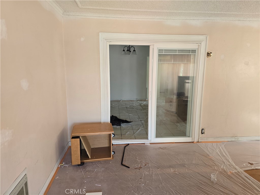 416 N Hobart Property Photo 4