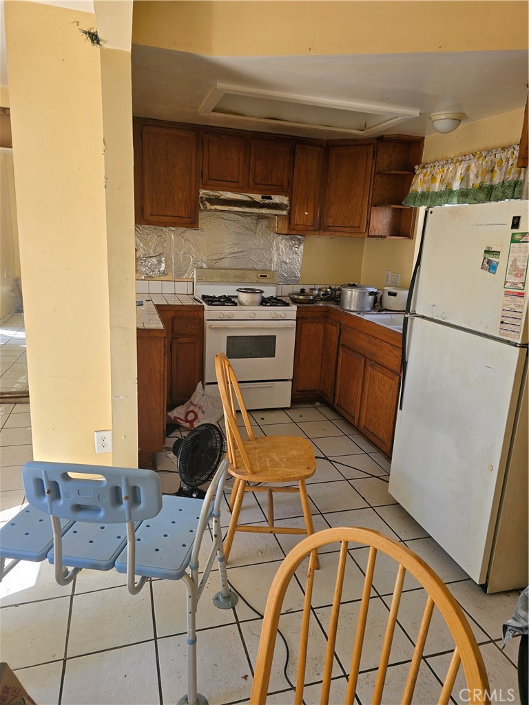 416 N Hobart Property Photo 17