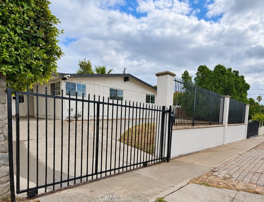13658 Garrick Avenue Property Photo 1