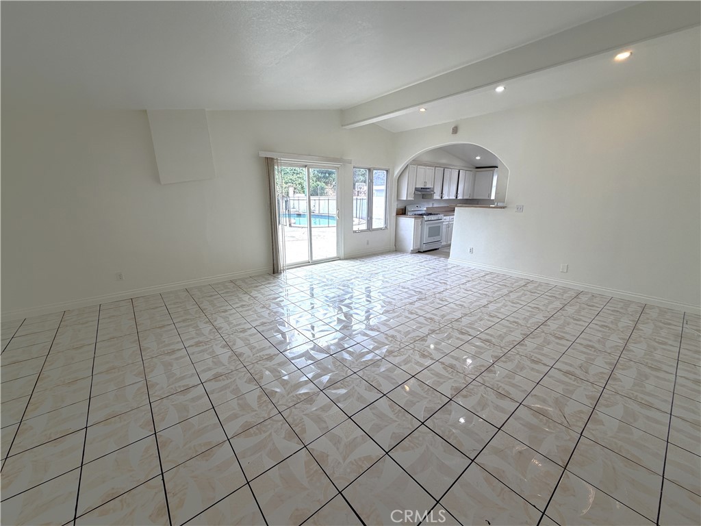 13658 Garrick Avenue Property Photo 3