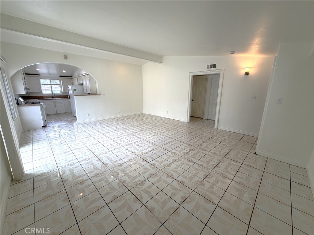 13658 Garrick Avenue Property Photo 4