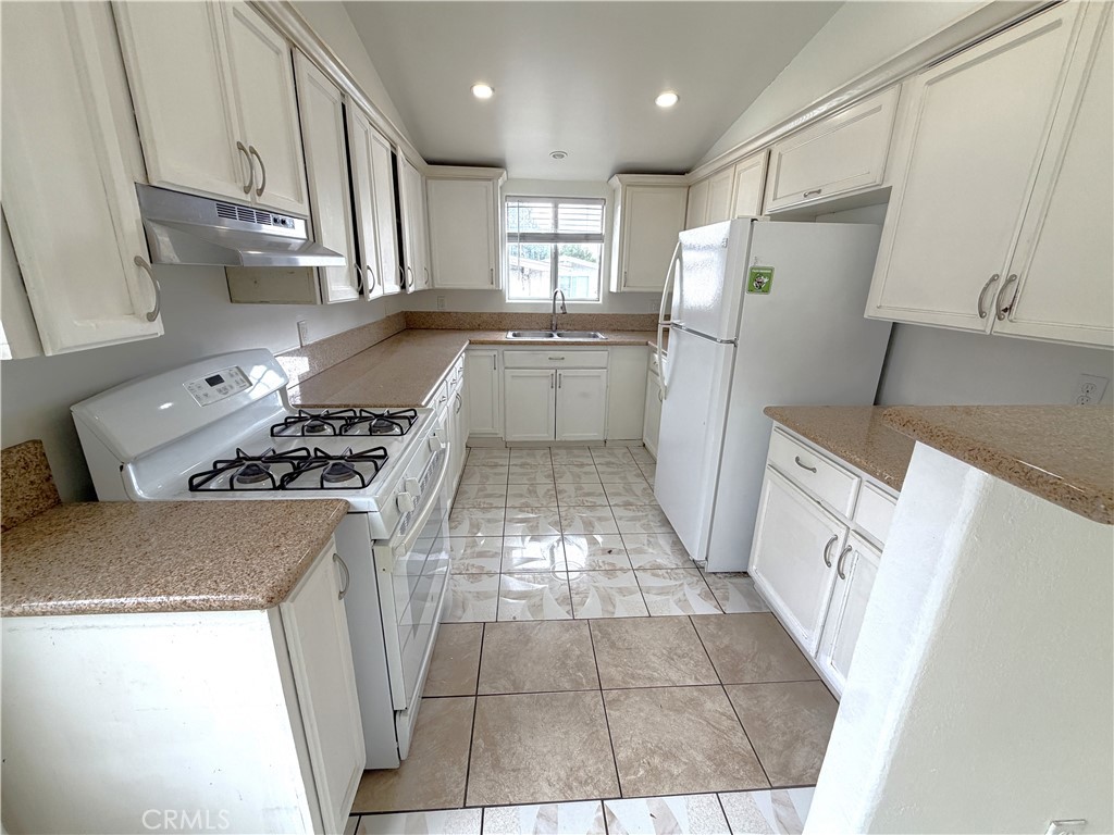 13658 Garrick Avenue Property Photo 6