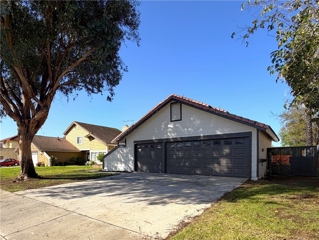 13867 Calada Drive Property Photo 3