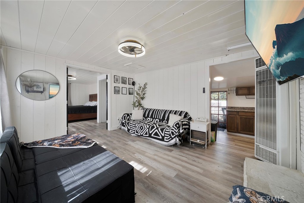 22894 Waters Drive Property Photo 2