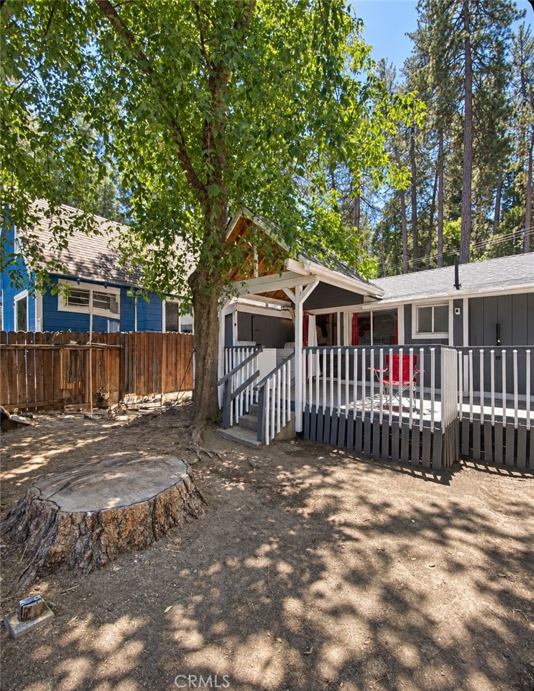 22894 Waters Drive Property Photo 3