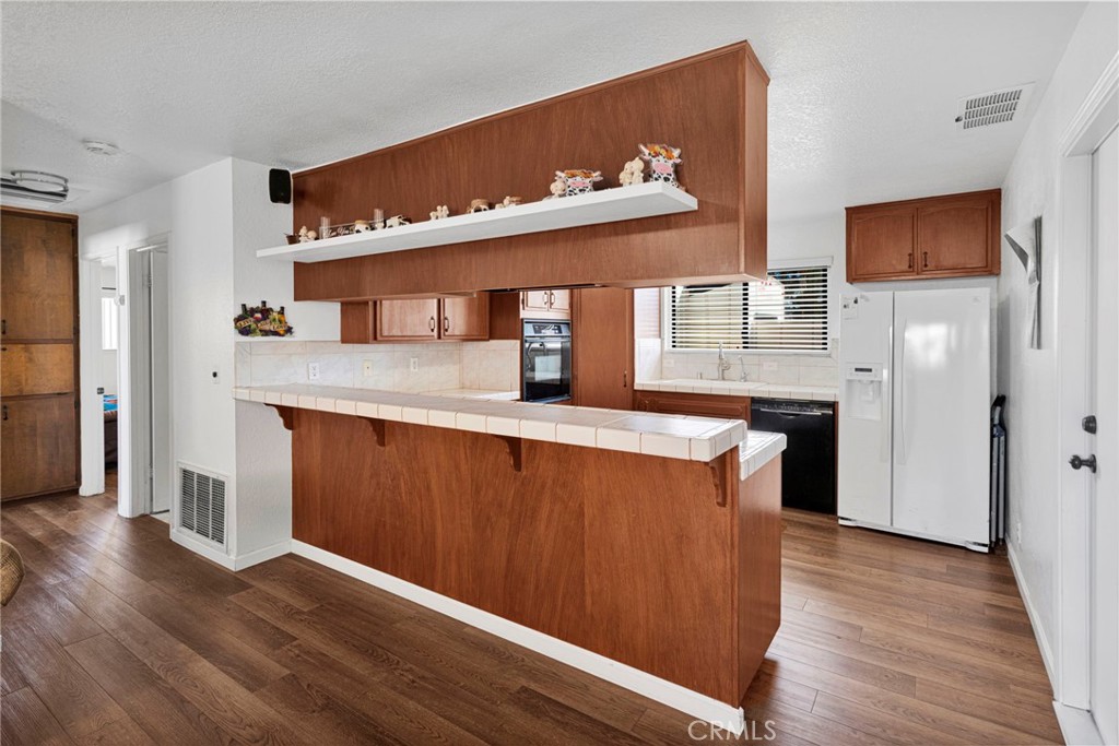 14575 Tonikan Road Property Photo 10