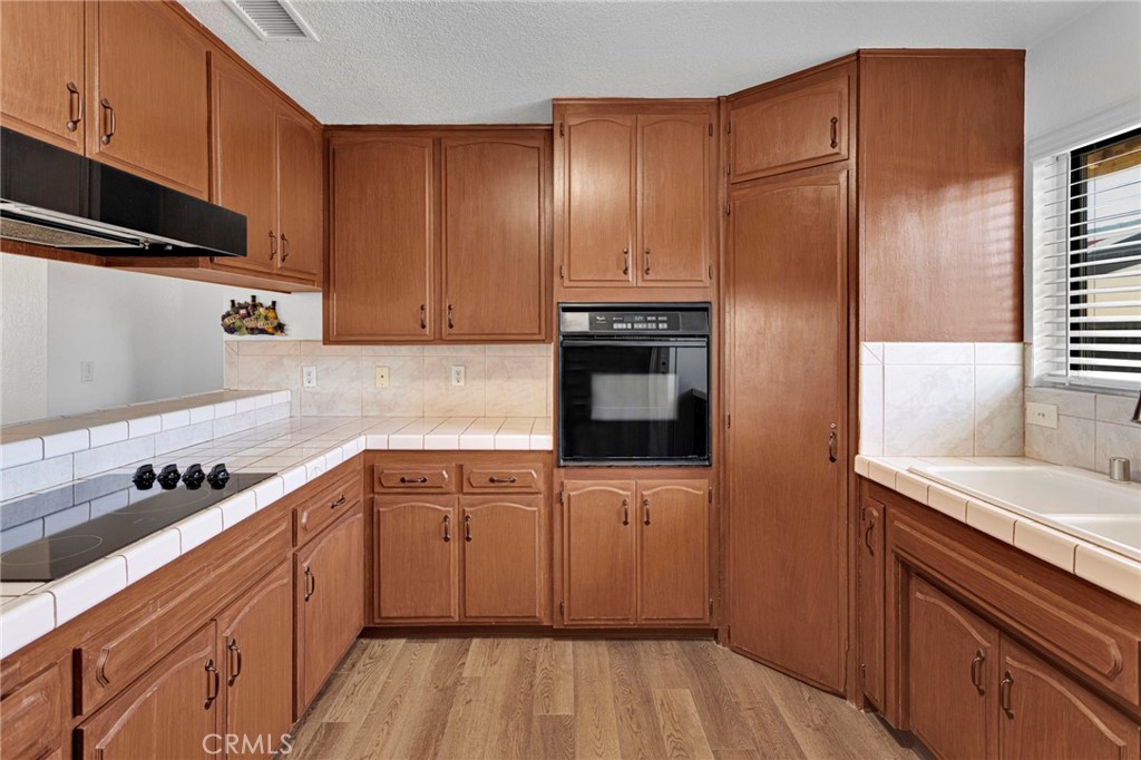 14575 Tonikan Road Property Photo 11