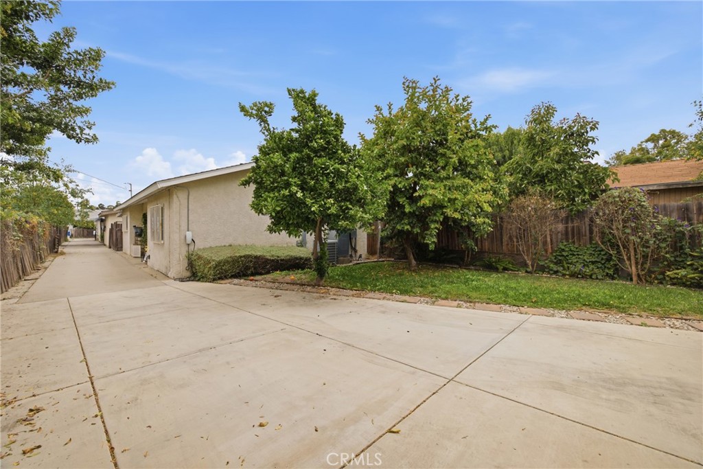 156 E 49th Property Photo 18
