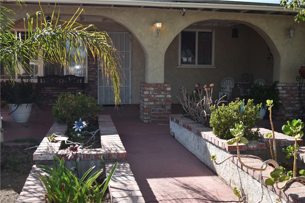 1202 S Willow Property Photo 1