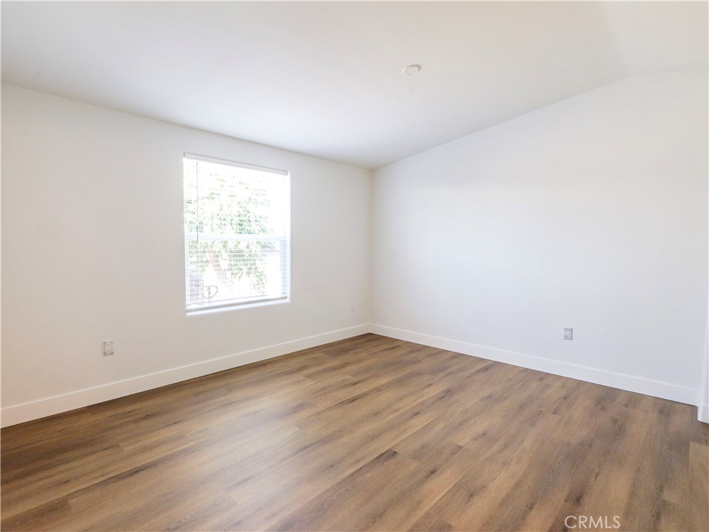 2300 S Sultana 214 Property Photo 9