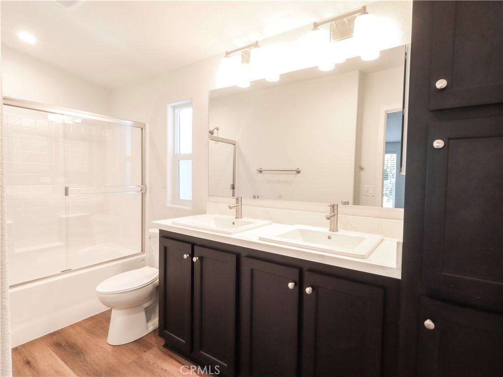 2300 S Sultana 214 Property Photo 11