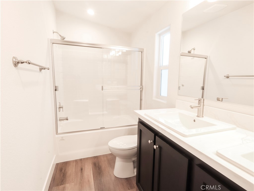 2300 S Sultana 214 Property Photo 12
