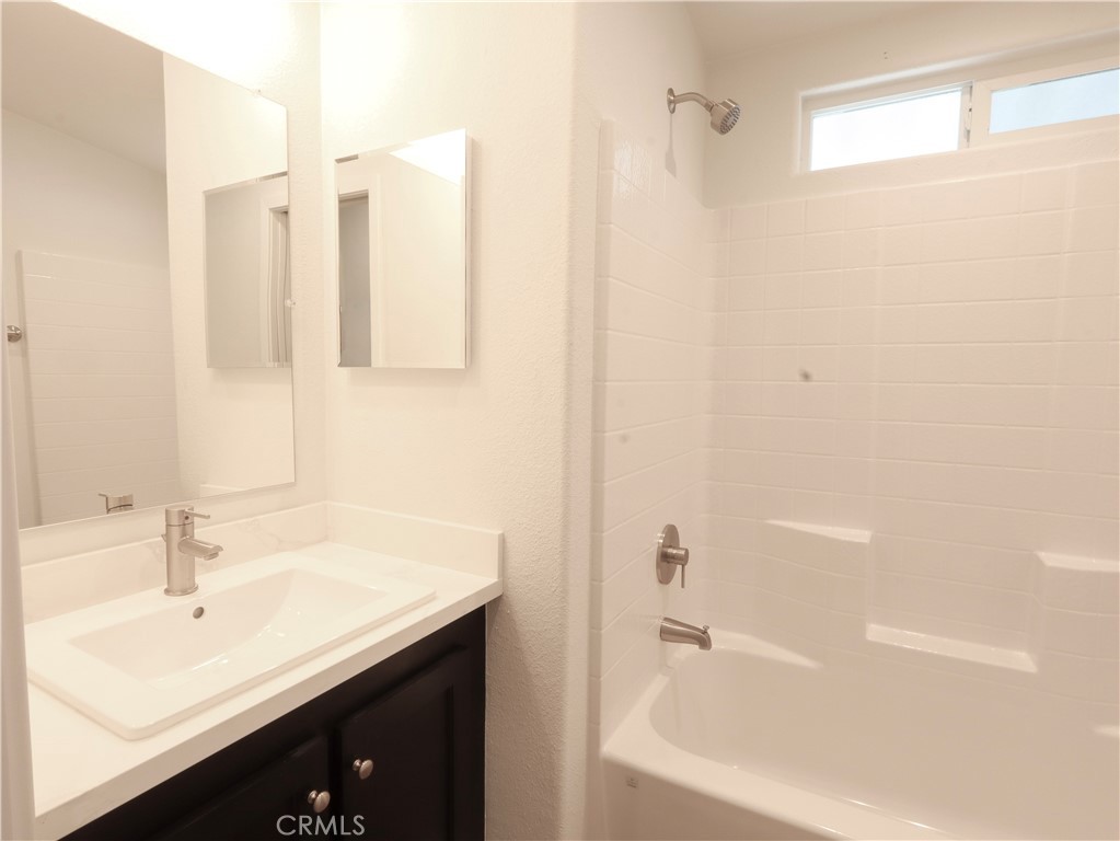 2300 S Sultana 214 Property Photo 15