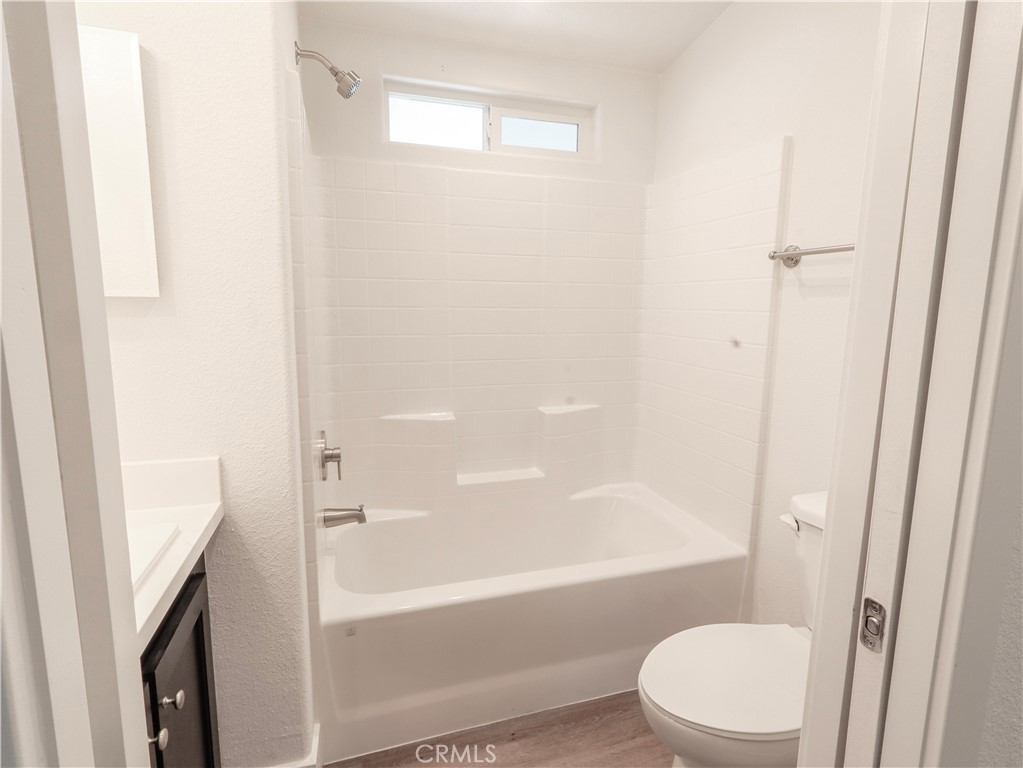 2300 S Sultana 214 Property Photo 22