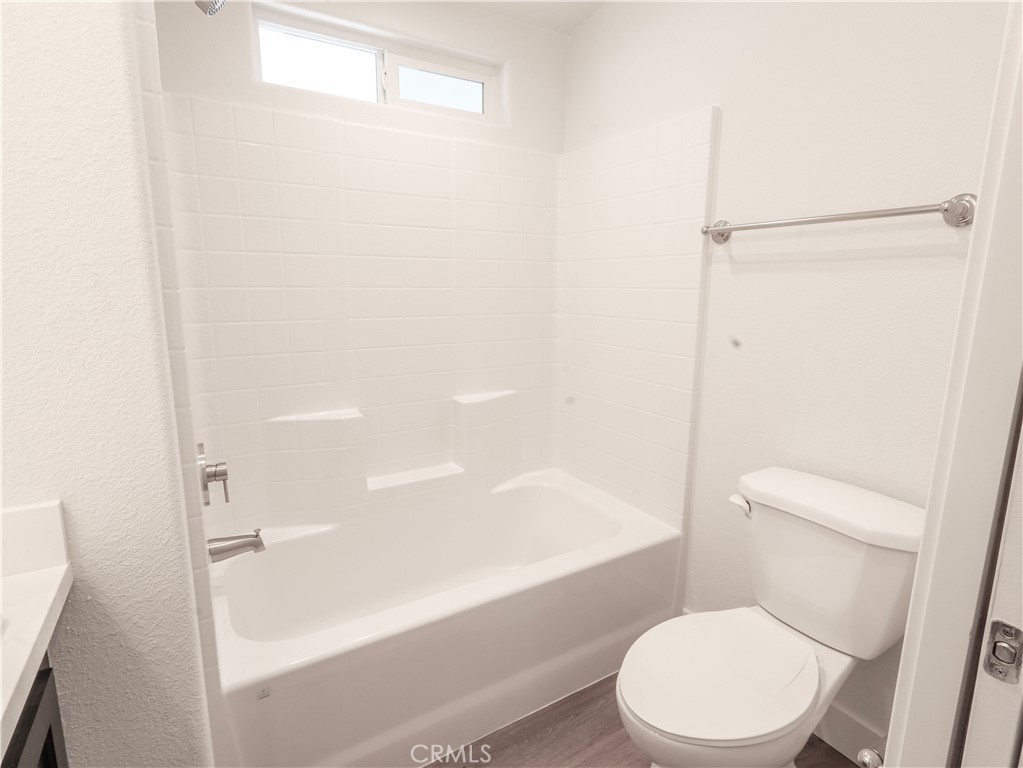 2300 S Sultana 214 Property Photo 23