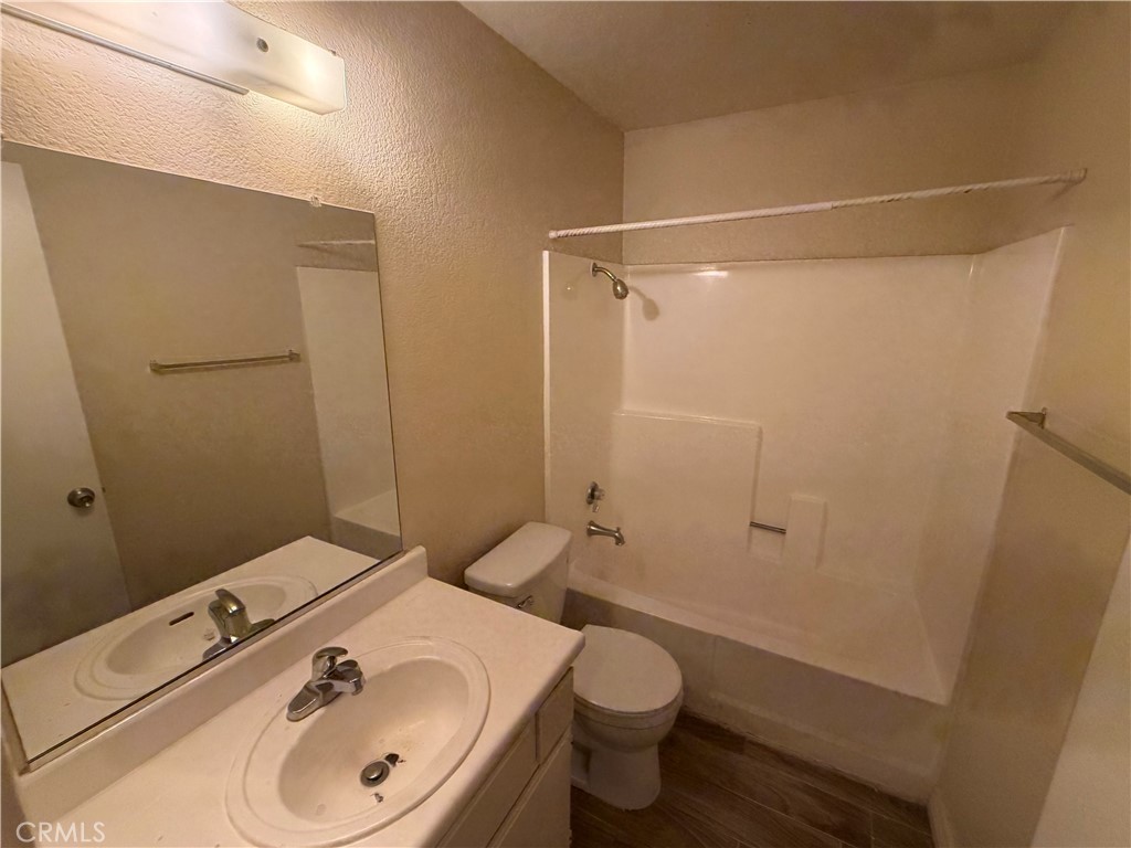 532 E Lugonia Avenue C Property Photo 5