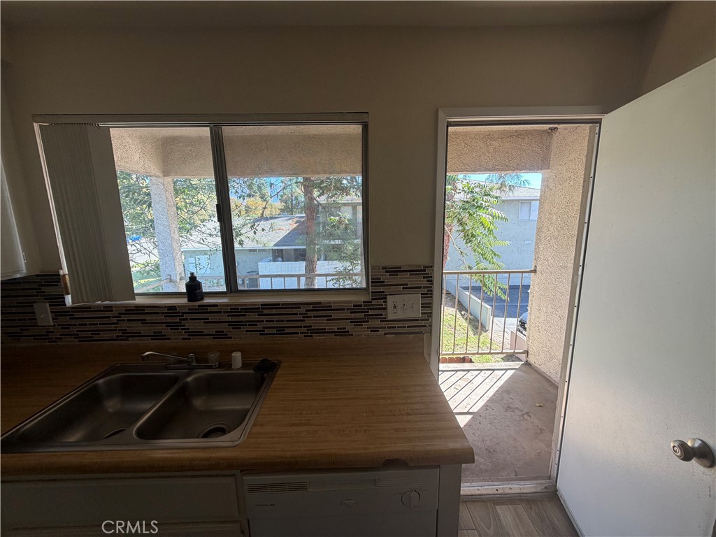 532 E Lugonia Avenue C Property Photo 7