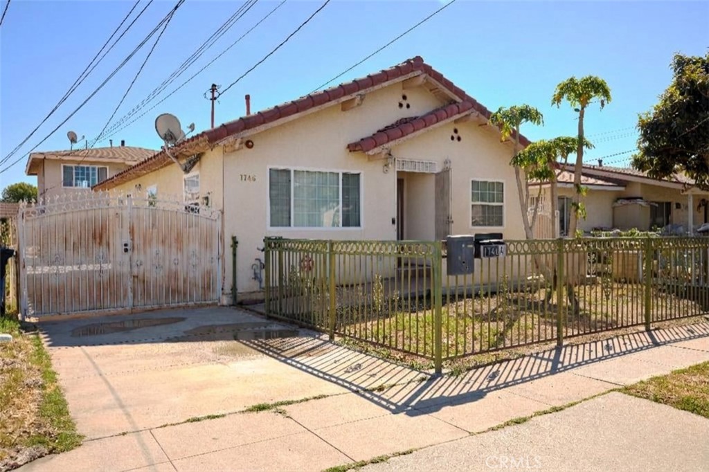 1746 Jackson Ave Property Photo 1