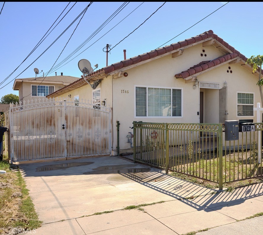 1746 Jackson Ave Property Photo 4