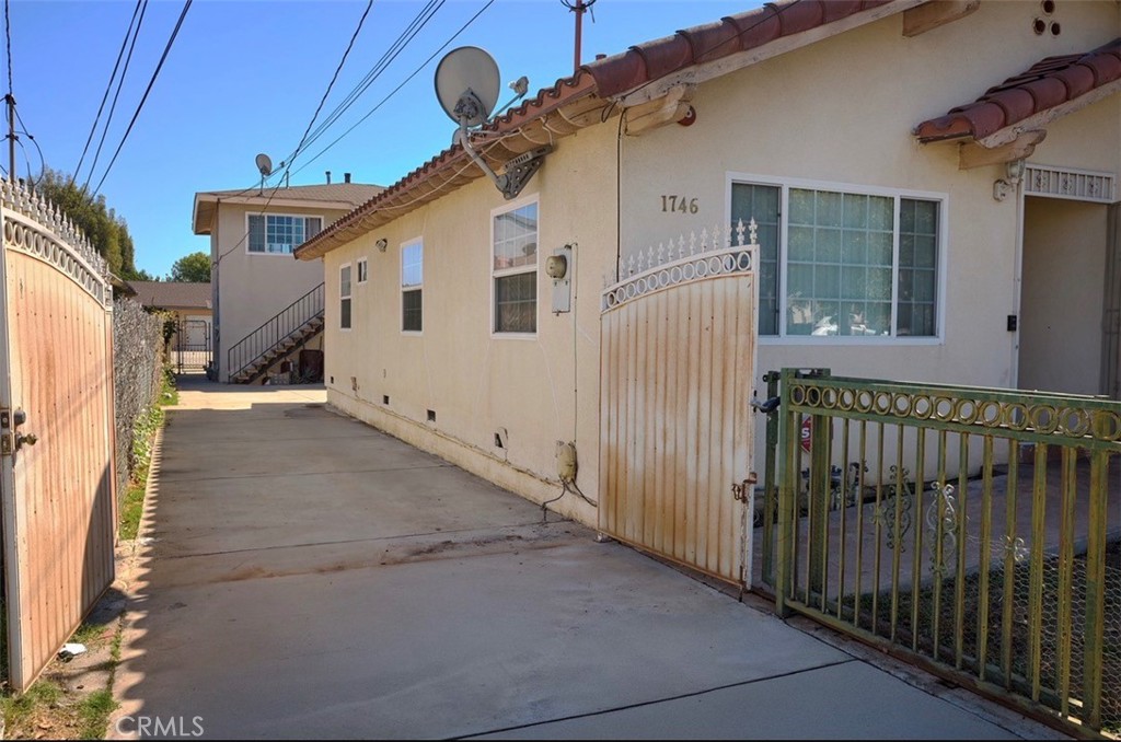 1746 Jackson Ave Property Photo 5
