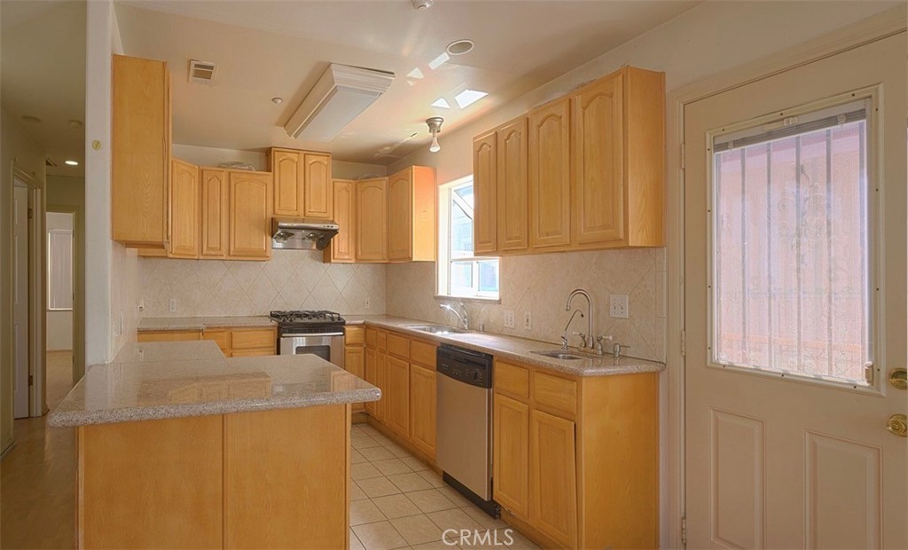 1746 Jackson Ave Property Photo 22