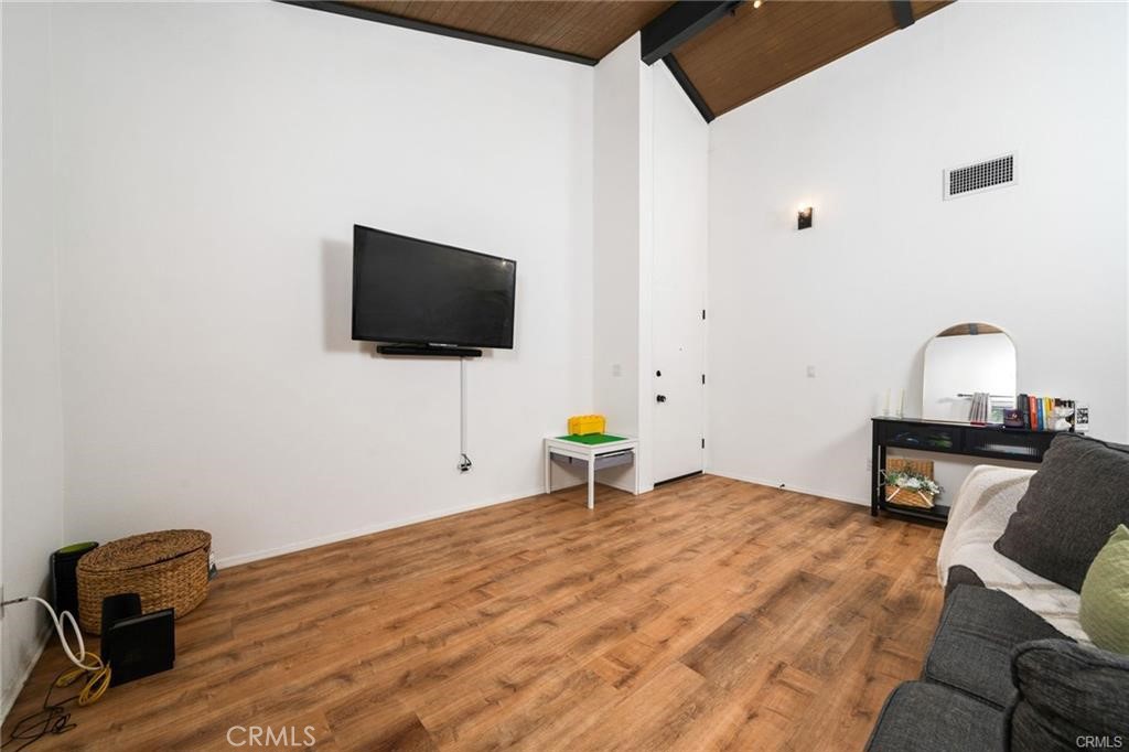 1342 W 8th Street Property Photo 2