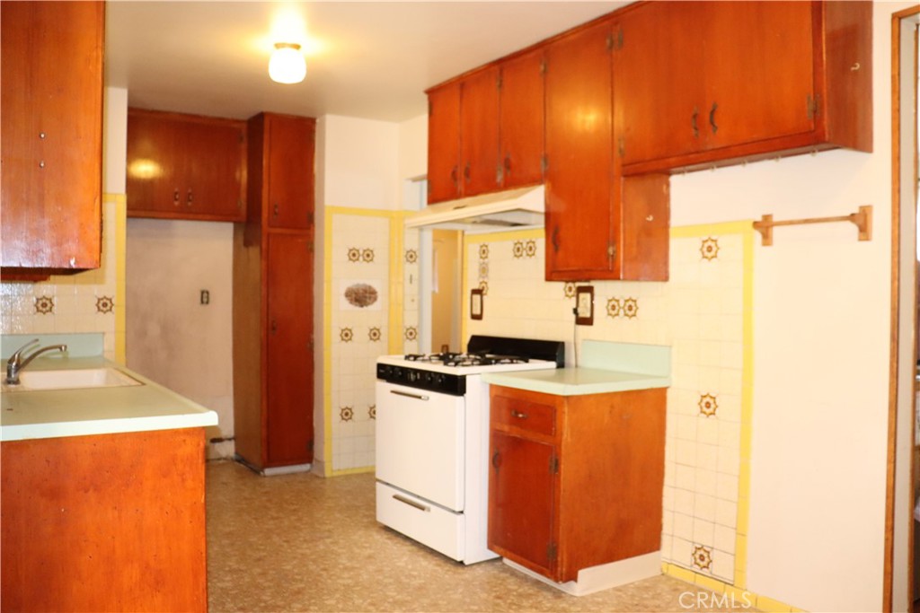 838 E G Property Photo 6
