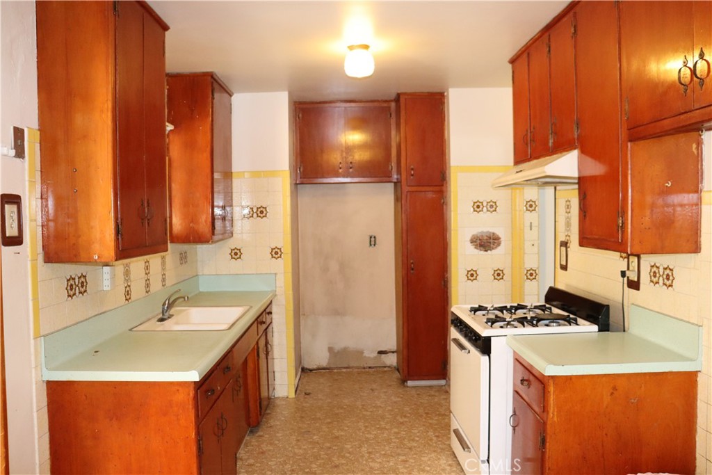 838 E G Property Photo 7