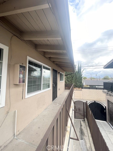 911 Vineyard Avenue D Property Photo 4
