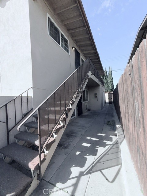 911 Vineyard Avenue D Property Photo 5