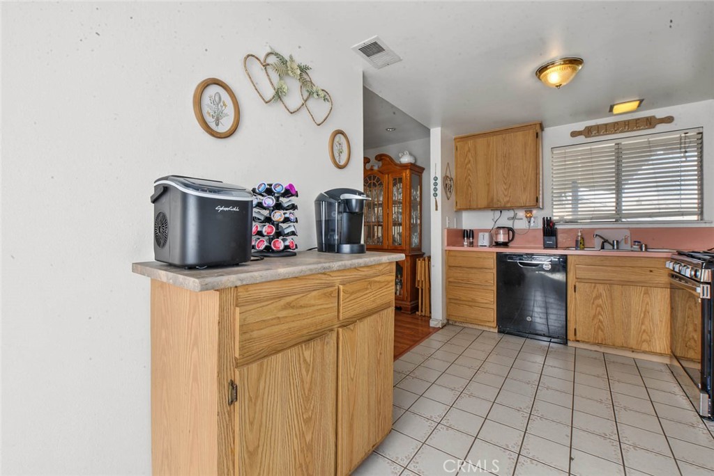 14990 Oakwood Property Photo 15