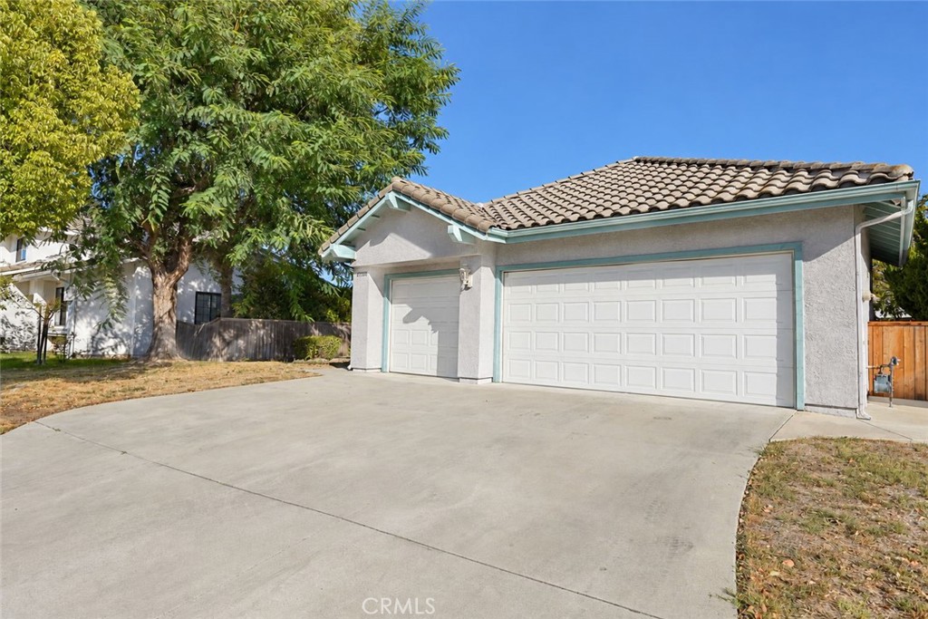 41168 Vincennes Court Property Photo 3