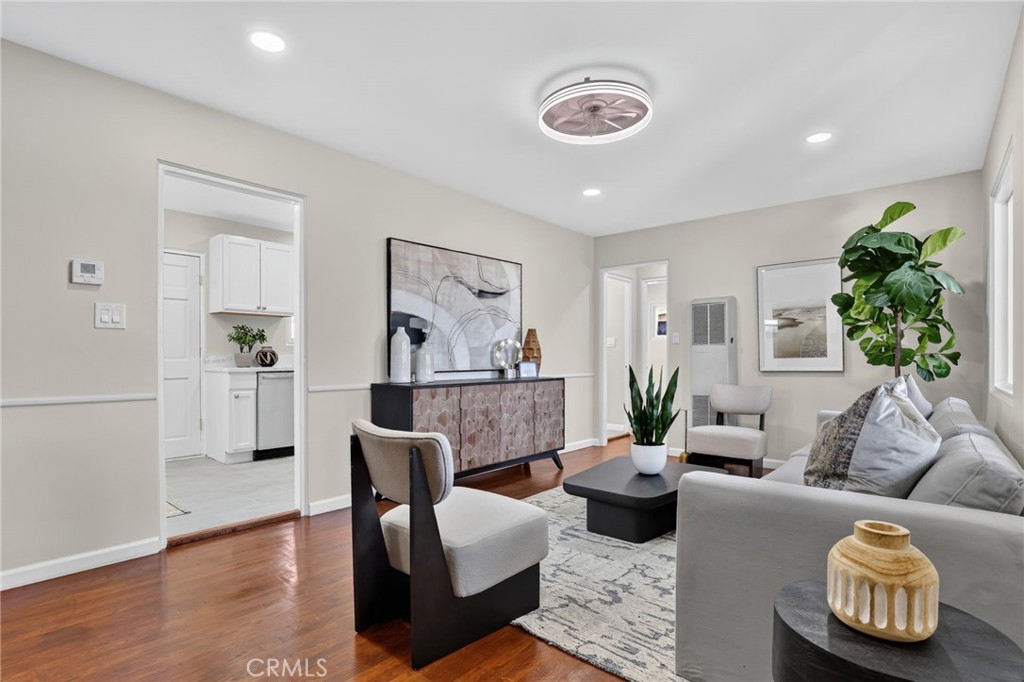 1535 3rd Property Photo 6