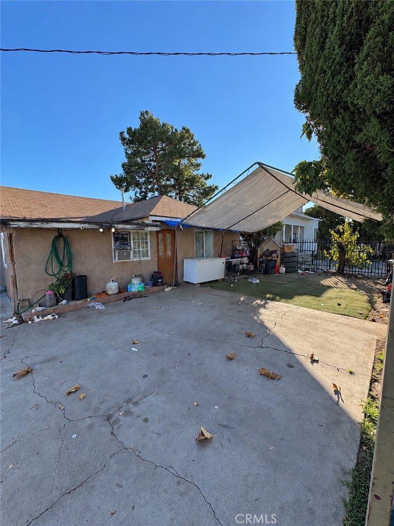 1083 E Benedict Property Photo 1