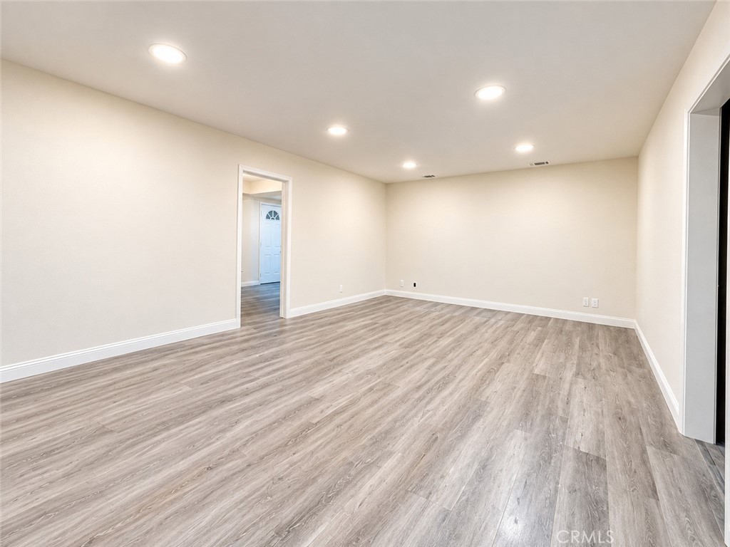 5554 Vernon Court Property Photo 3