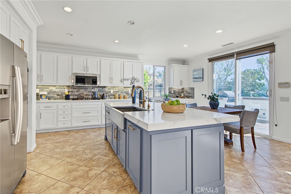 5967 Sandown Place Property Photo 10