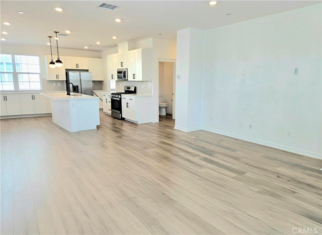 2451 E Hyde Paseo Property Photo 3