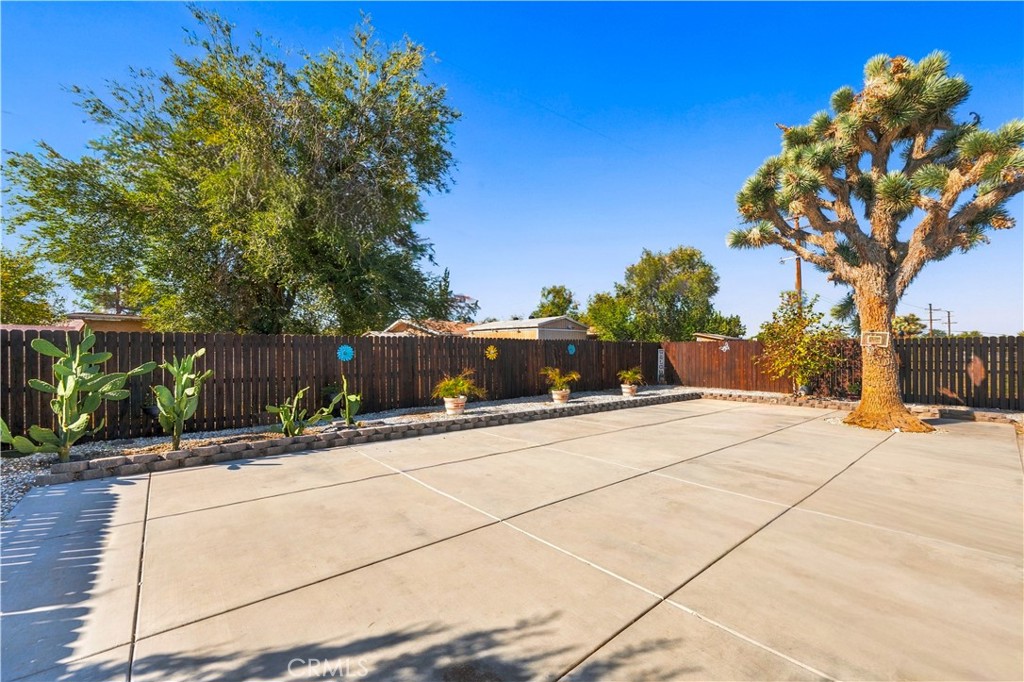 16237 Smoke Tree Property Photo 19