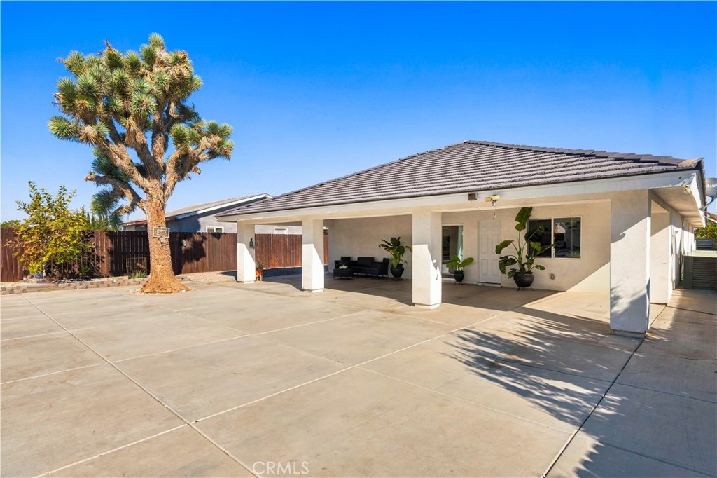 16237 Smoke Tree Property Photo 53
