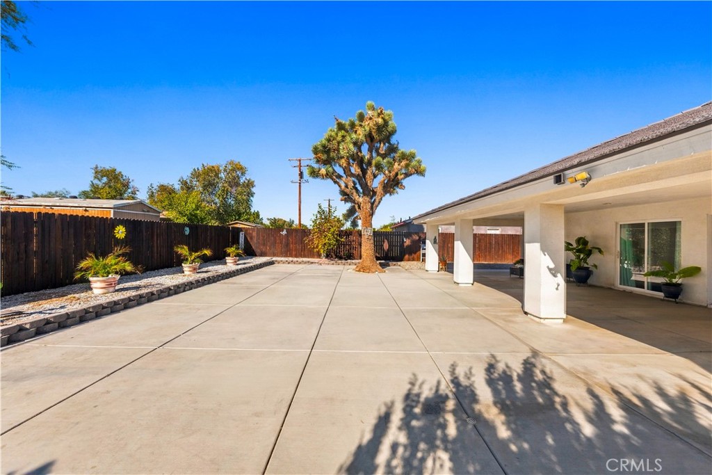 16237 Smoke Tree Property Photo 60