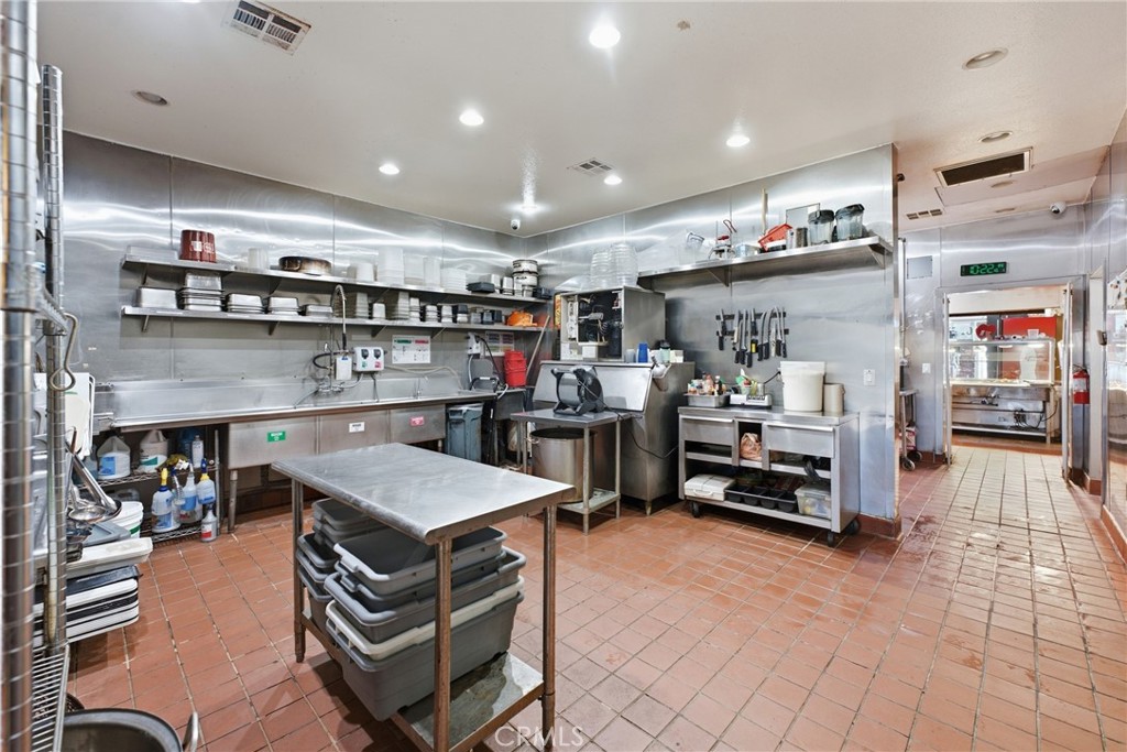 6072 Etiwanda Avenue Property Photo 17