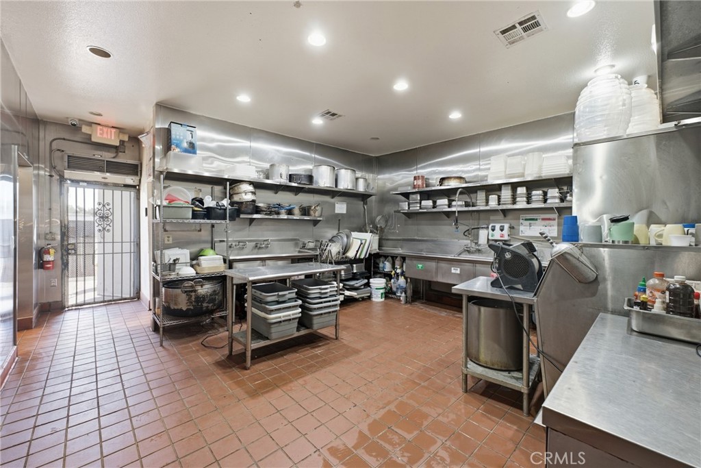 6072 Etiwanda Avenue Property Photo 18