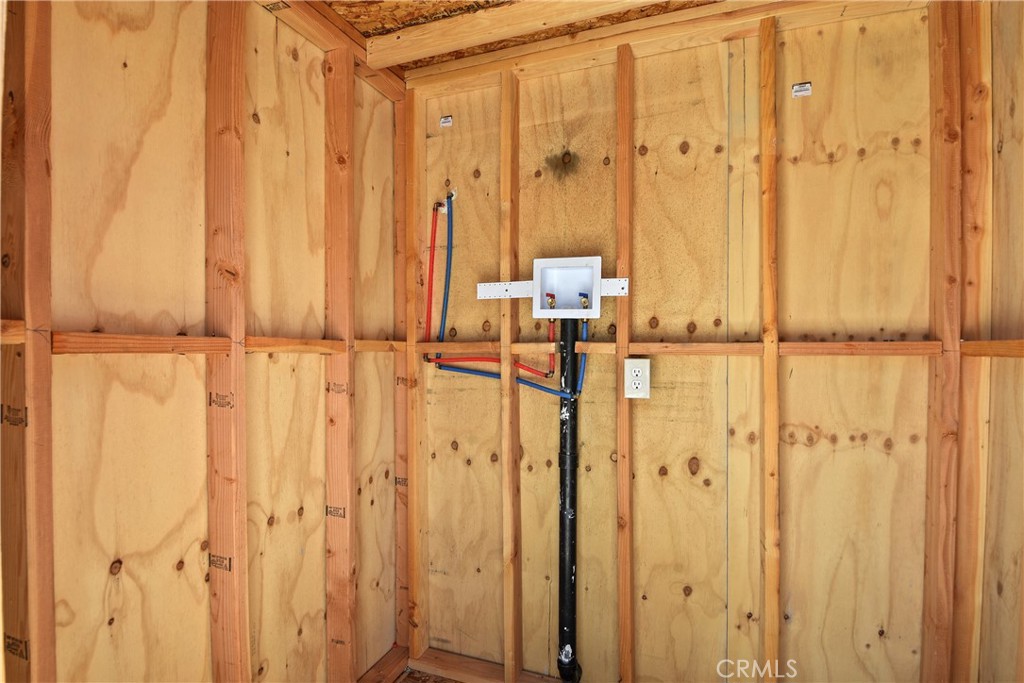 3008 N Arrowhead A Property Photo 10