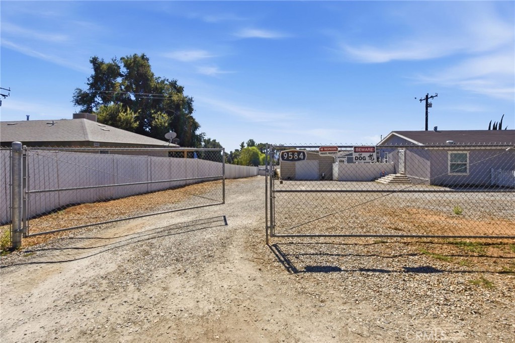 9584 Avenida Miravilla Property Photo 3