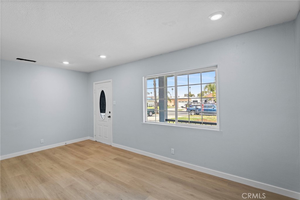 7877 Kempster Property Photo 7