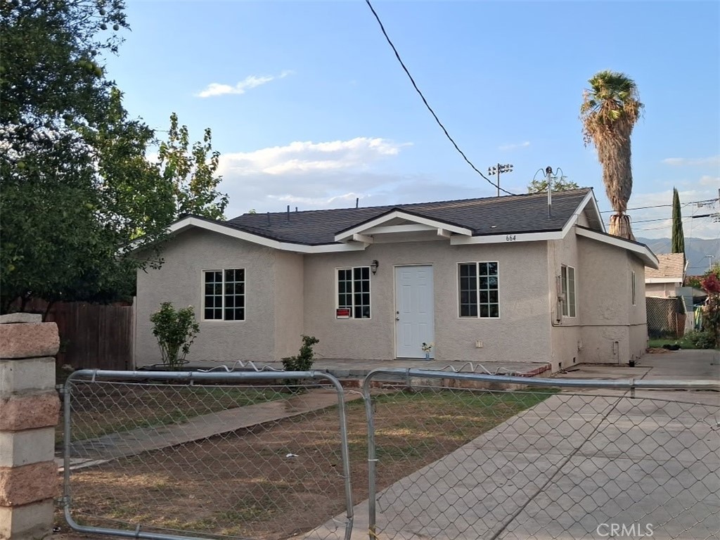 664 W 16th Property Photo 1