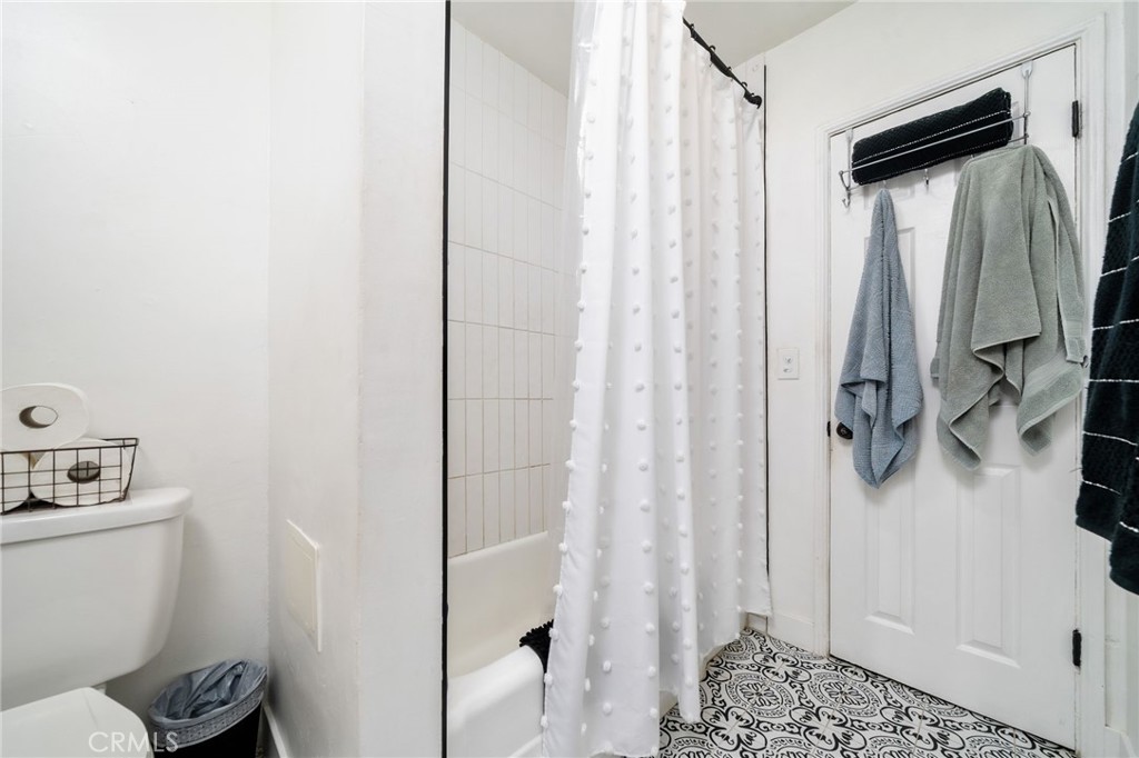 3327 N Crescent Property Photo 20