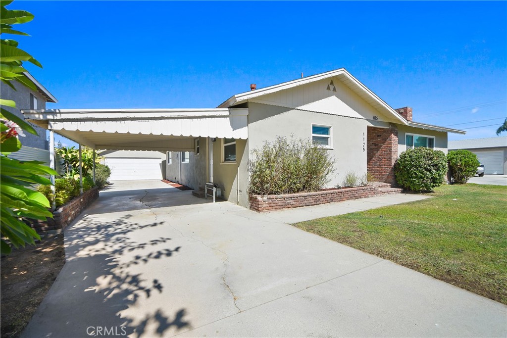 1125 E Thackery Property Photo 4