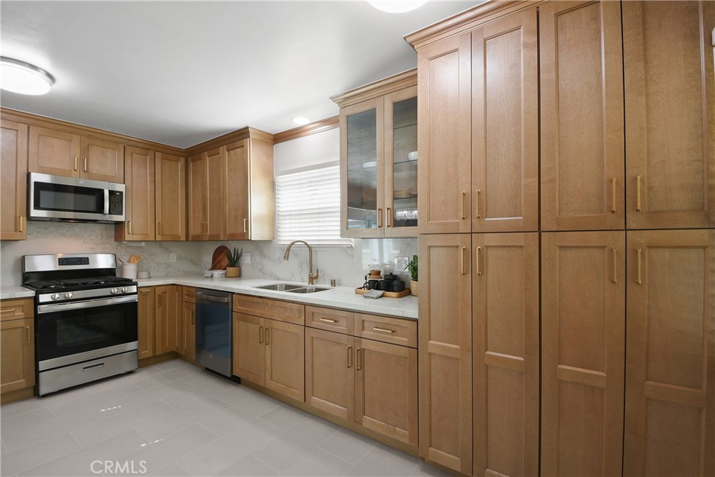 1125 E Thackery Property Photo 10