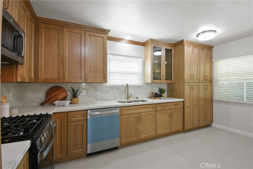 1125 E Thackery Property Photo 11
